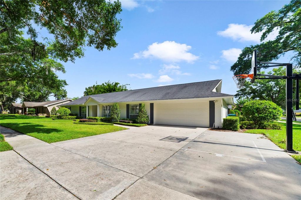 Image 3 of property listing at 1615 KING ARTHUR CIRCLE, Maitland, FL 32751