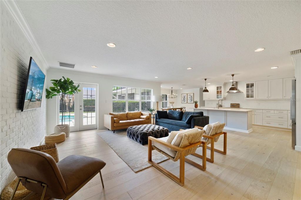 Image 9 of property listing at 1615 KING ARTHUR CIRCLE, Maitland, FL 32751