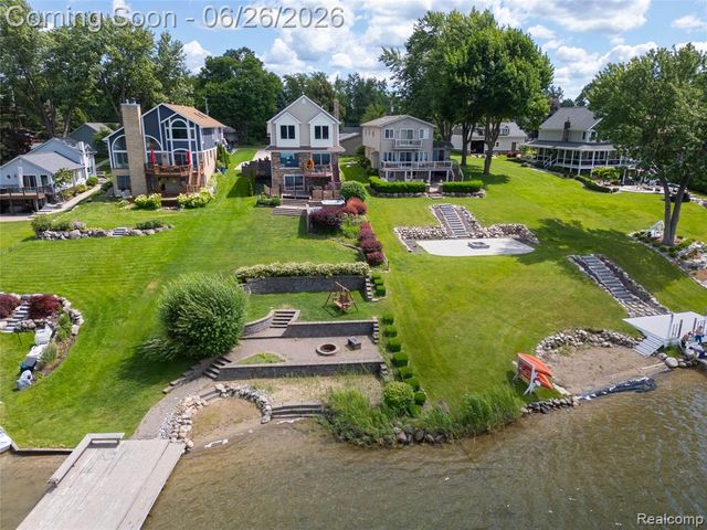 3160 Lexington Road, Waterford, MI 48328