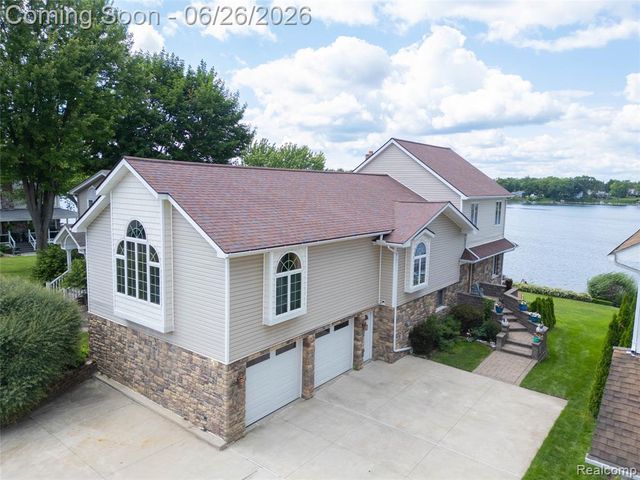 3160 Lexington Road, Waterford, MI 48328