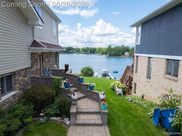 3160 Lexington Road, Waterford, MI 48328