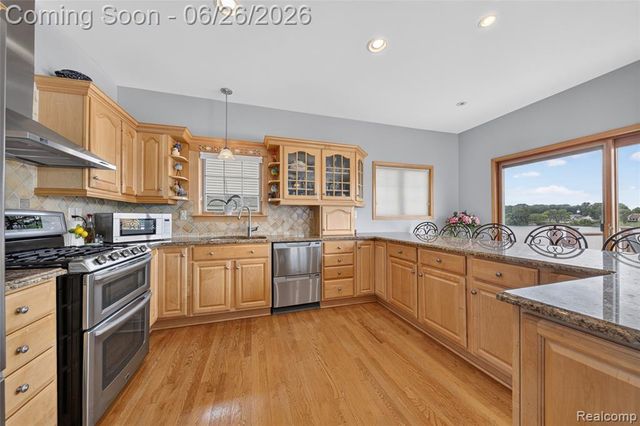3160 Lexington Road, Waterford, MI 48328