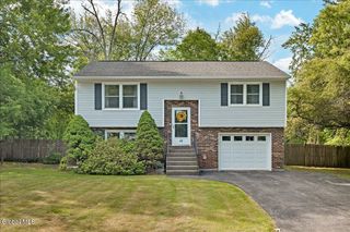 48 Berwyn Street, Colonie, NY 12304