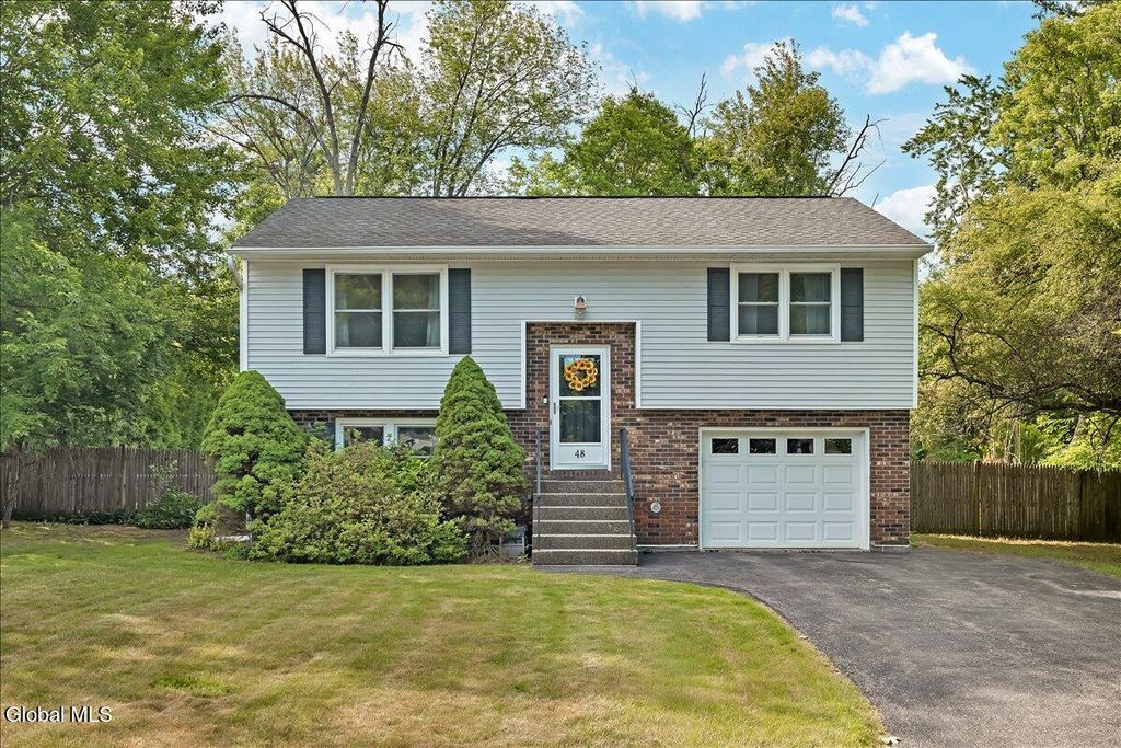 48 Berwyn Street, Colonie, NY 12304