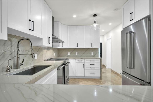 6820 SW 86th Ave, Miami, FL 33143