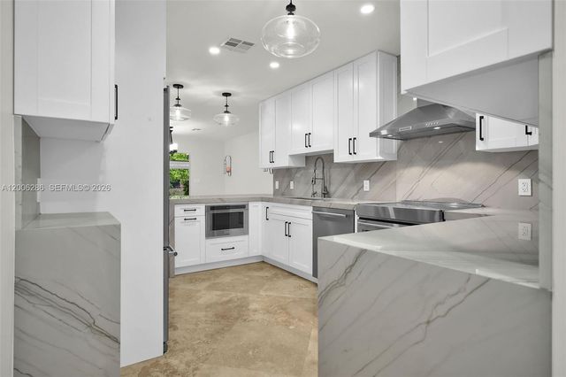 6820 SW 86th Ave, Miami, FL 33143