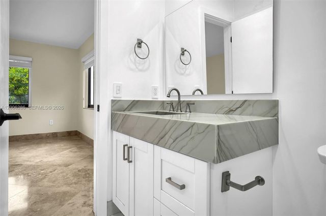 6820 SW 86th Ave, Miami, FL 33143