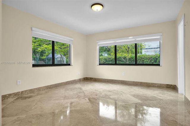 6820 SW 86th Ave, Miami, FL 33143