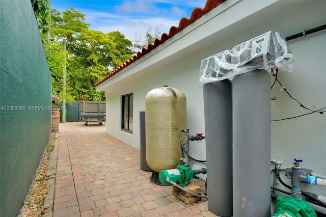 6820 SW 86th Ave, Miami, FL 33143