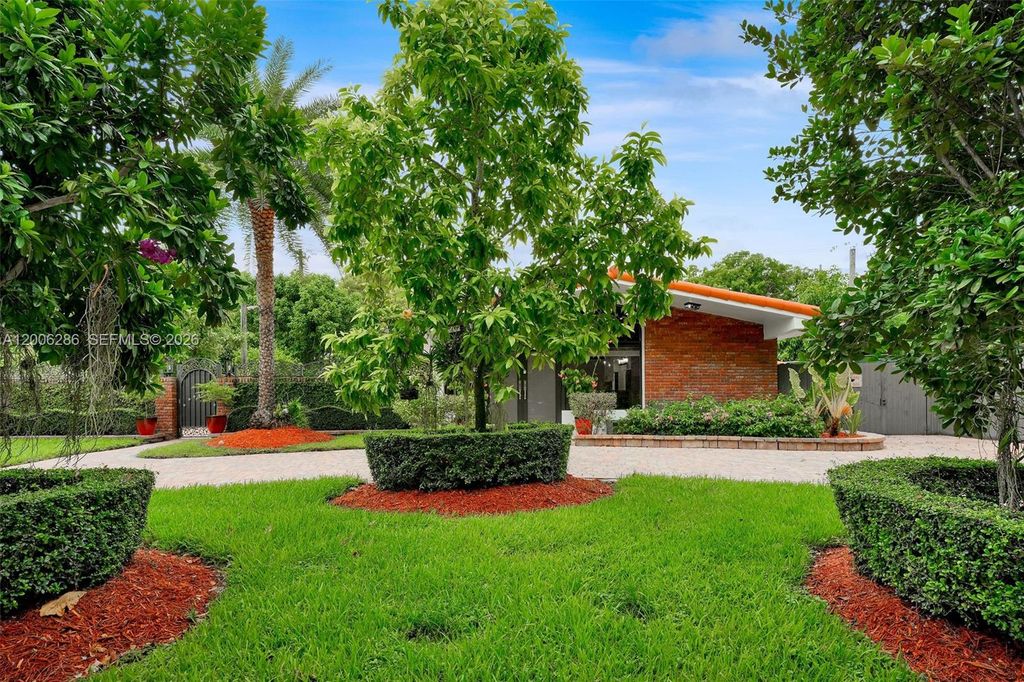 6820 SW 86th Ave, Miami, FL 33143