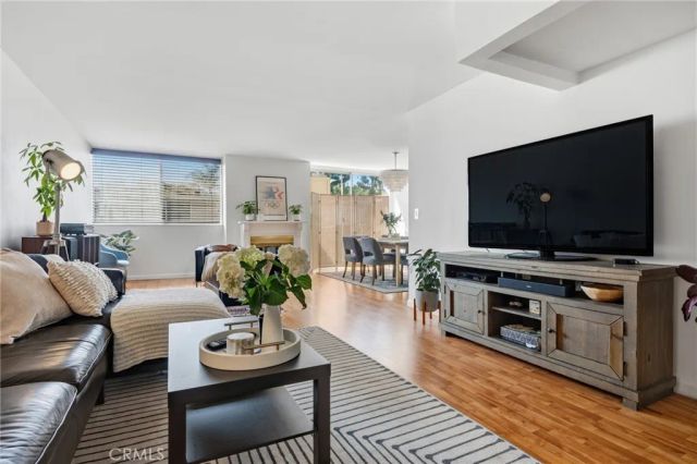 14141 Dickens 312, Sherman Oaks, CA 91423