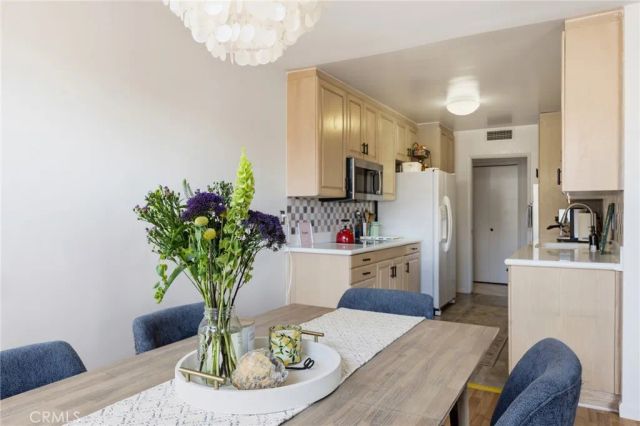 14141 Dickens 312, Sherman Oaks, CA 91423