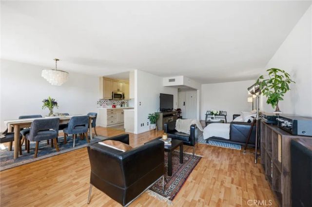 14141 Dickens 312, Sherman Oaks, CA 91423