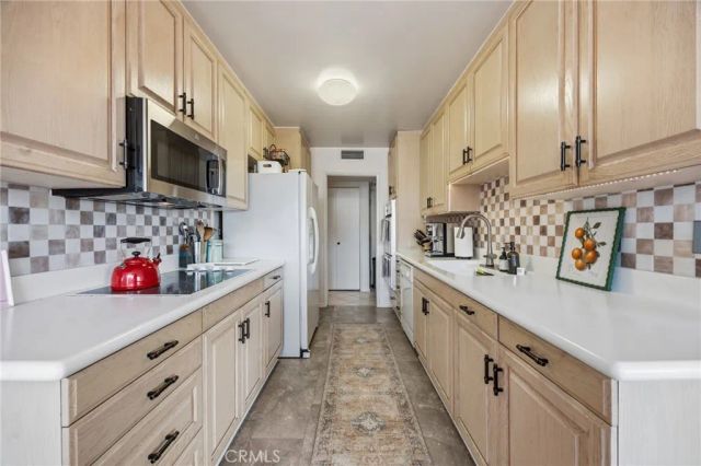 14141 Dickens 312, Sherman Oaks, CA 91423