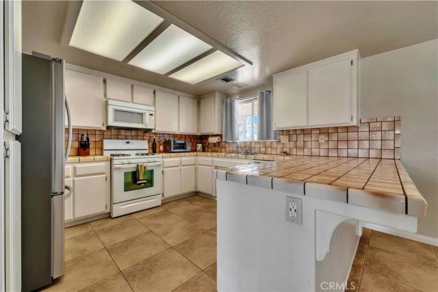 8016 W Avenue D12, Lancaster, CA 93536
