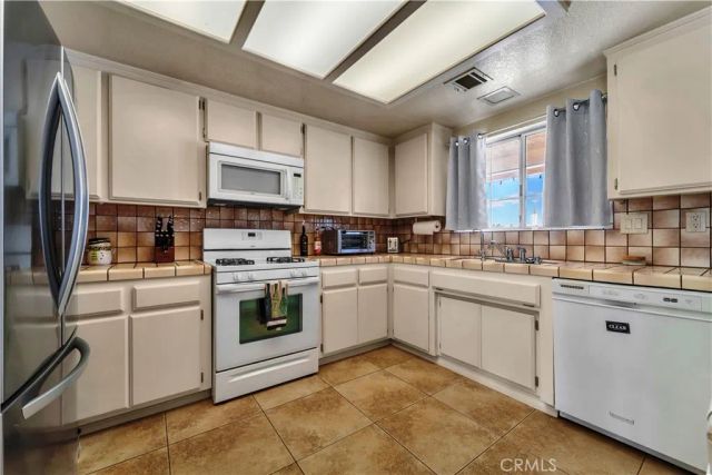 8016 W Avenue D12, Lancaster, CA 93536