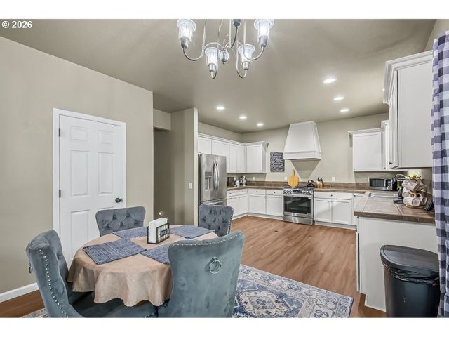 14368 TALAWA Dr, Oregon City, OR 97045