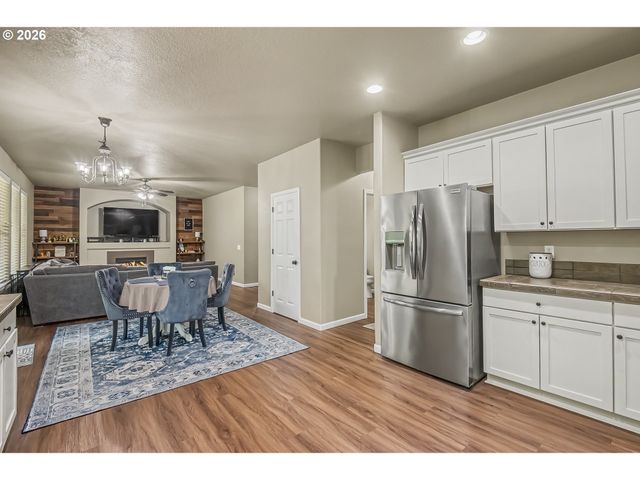 14368 TALAWA Dr, Oregon City, OR 97045