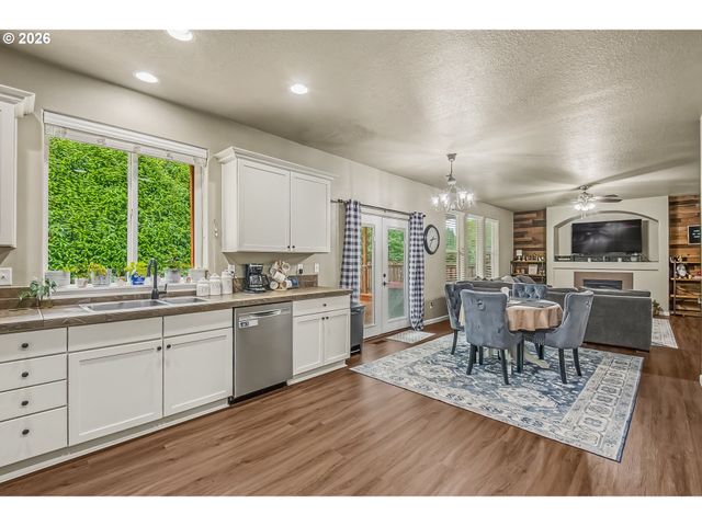 14368 TALAWA Dr, Oregon City, OR 97045