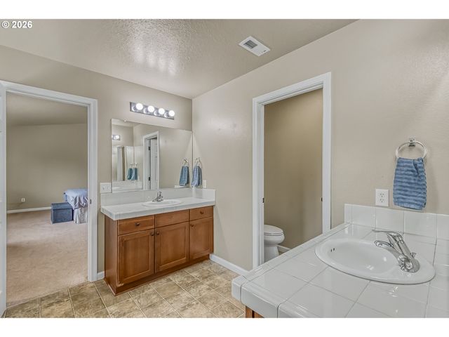 14368 TALAWA Dr, Oregon City, OR 97045