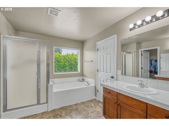 14368 TALAWA Dr, Oregon City, OR 97045