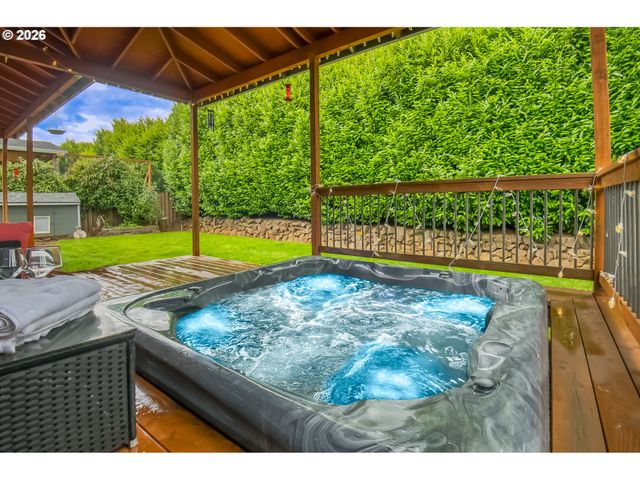 14368 TALAWA Dr, Oregon City, OR 97045