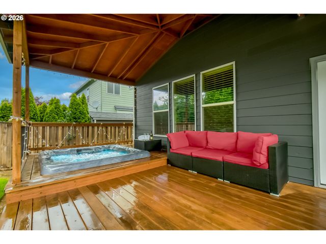 14368 TALAWA Dr, Oregon City, OR 97045