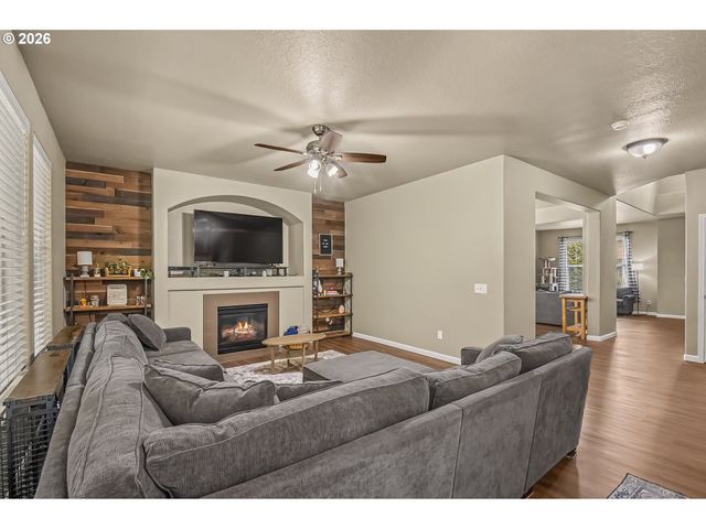 14368 TALAWA Dr, Oregon City, OR 97045
