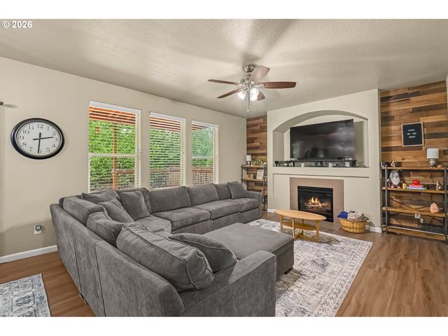 14368 TALAWA Dr, Oregon City, OR 97045