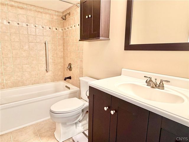 104 Harwinton Court, Camillus, NY 13031