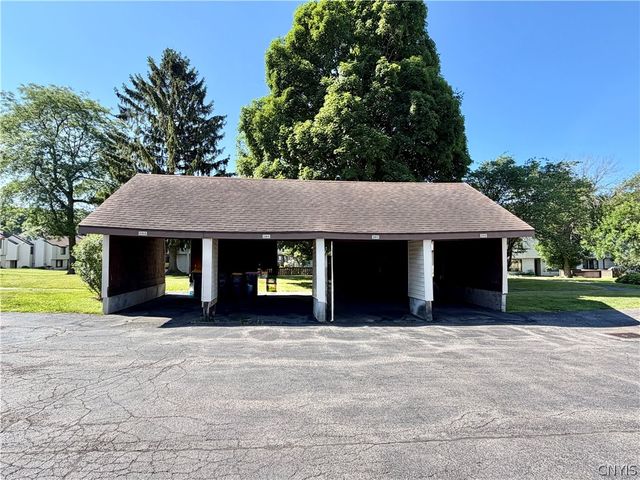 104 Harwinton Court, Camillus, NY 13031