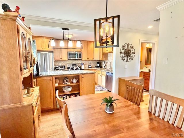 104 Harwinton Court, Camillus, NY 13031