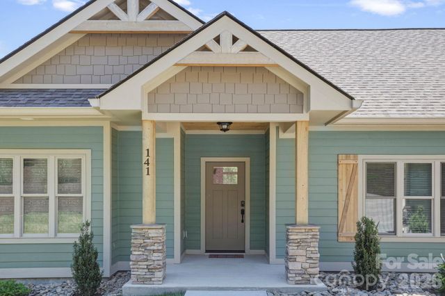 141 N Crab Meadow Drive, Hendersonville, NC 28739
