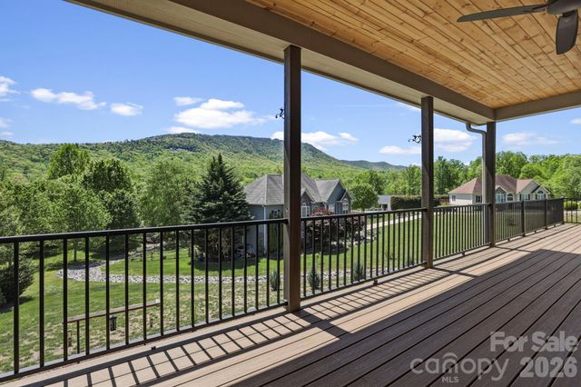141 N Crab Meadow Drive, Hendersonville, NC 28739
