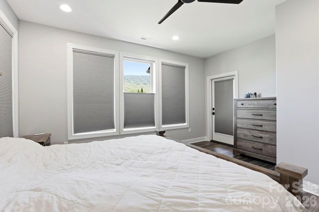 141 N Crab Meadow Drive, Hendersonville, NC 28739