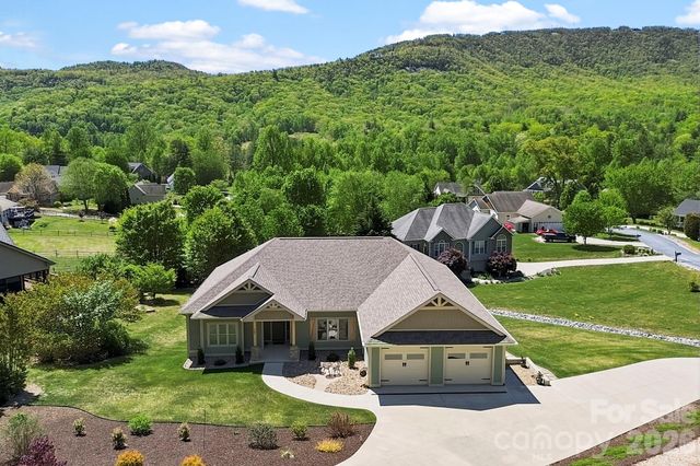 141 N Crab Meadow Drive, Hendersonville, NC 28739