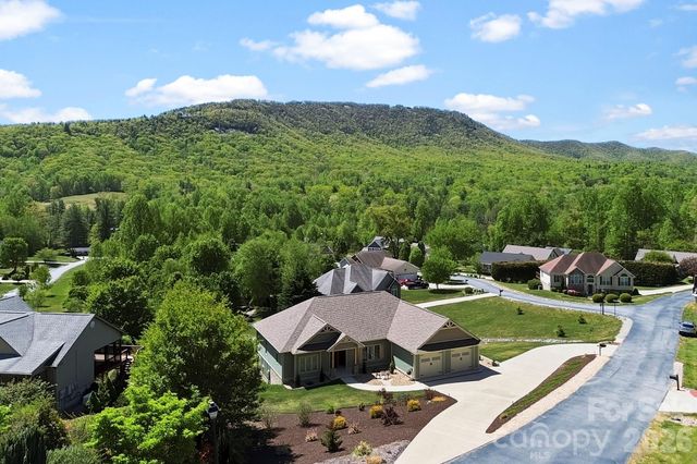 141 N Crab Meadow Drive, Hendersonville, NC 28739