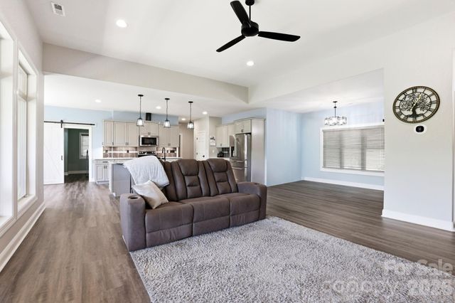 141 N Crab Meadow Drive, Hendersonville, NC 28739