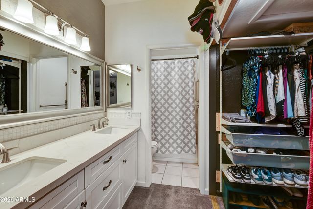 4413 E BLUEFIELD Avenue, Phoenix, AZ 85032