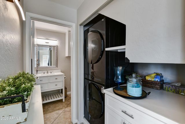 4413 E BLUEFIELD Avenue, Phoenix, AZ 85032