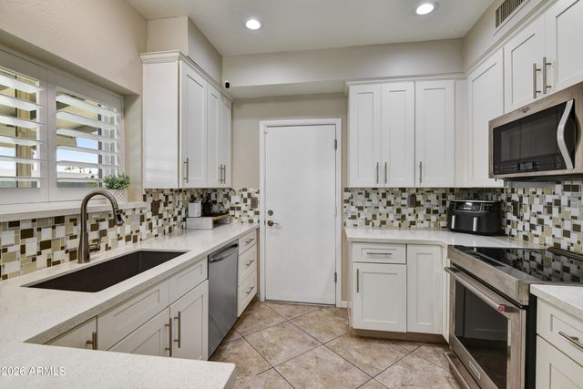 4413 E BLUEFIELD Avenue, Phoenix, AZ 85032