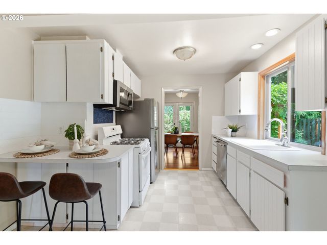 8390 Sw GODWIN Ct, Portland, OR 97223