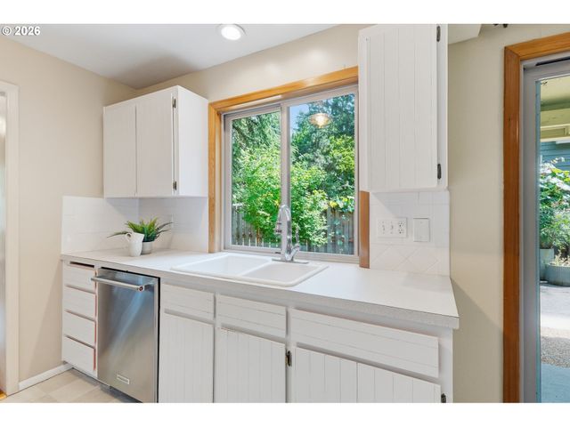 8390 Sw GODWIN Ct, Portland, OR 97223