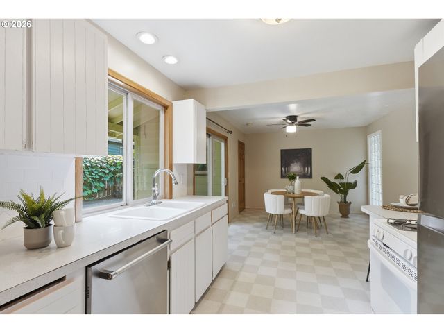 8390 Sw GODWIN Ct, Portland, OR 97223