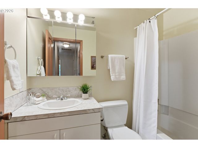 8390 Sw GODWIN Ct, Portland, OR 97223