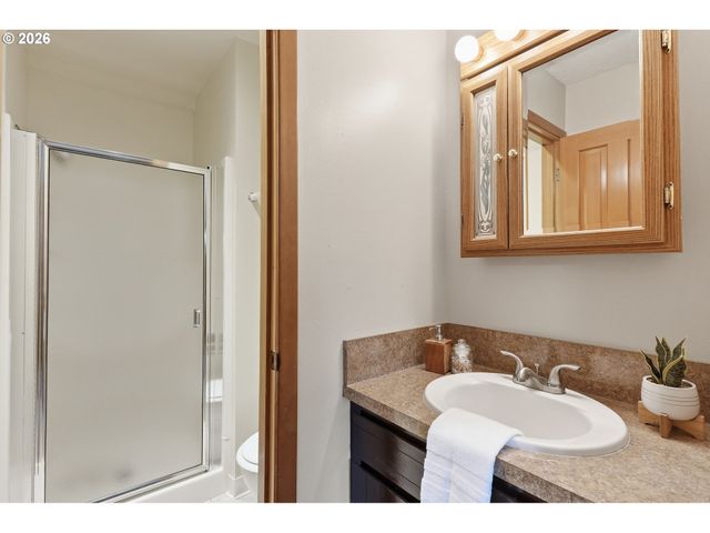8390 Sw GODWIN Ct, Portland, OR 97223
