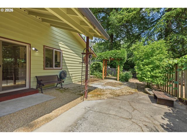 8390 Sw GODWIN Ct, Portland, OR 97223