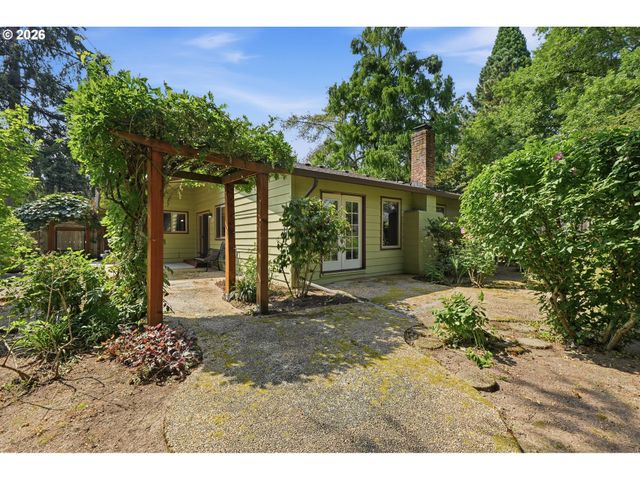 8390 Sw GODWIN Ct, Portland, OR 97223