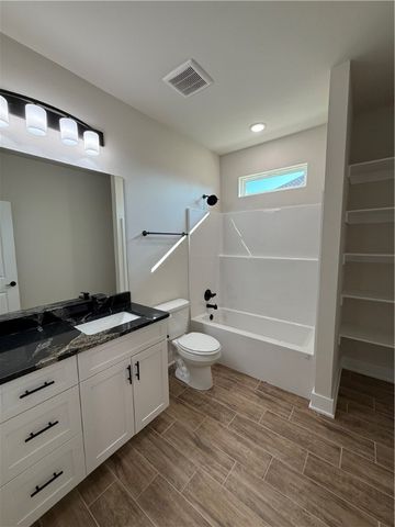 40 W Gilpin Street, Farmington, AR 72730