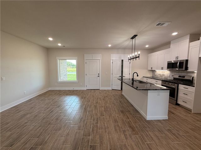 40 W Gilpin Street, Farmington, AR 72730